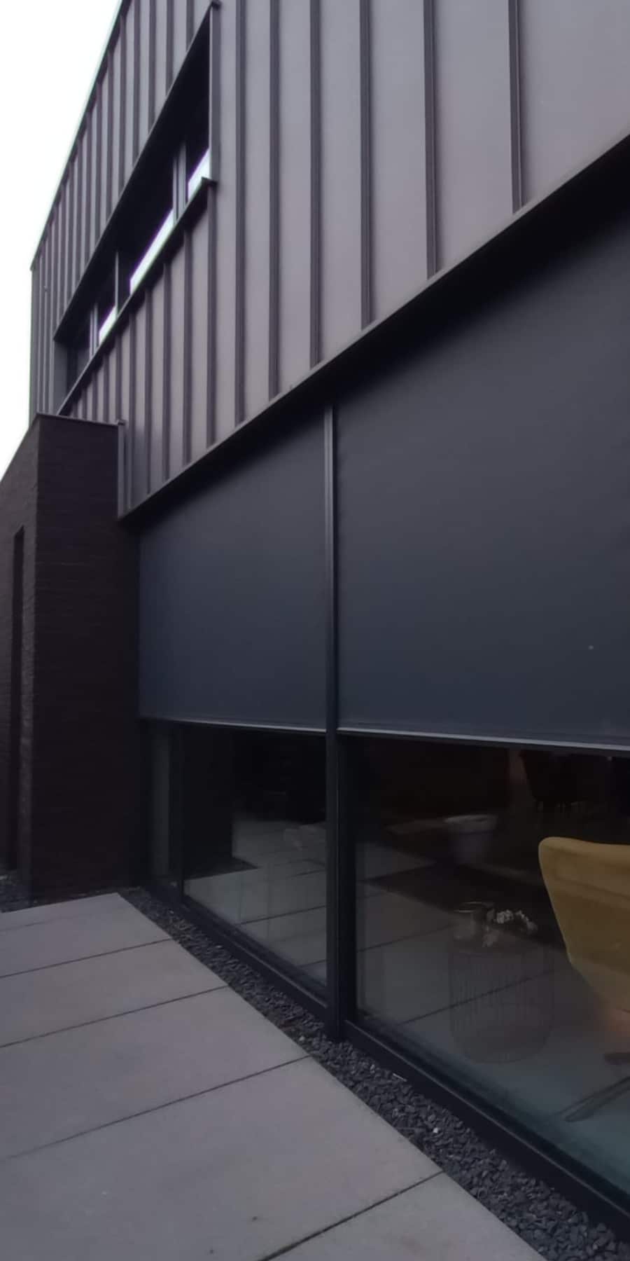 Op deze foto is een screen te zien die net werd gemonteerd in Helmond